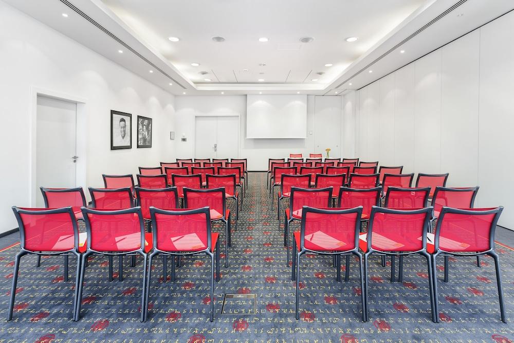 Hotel Vienna House Easy By Wyndham 4*