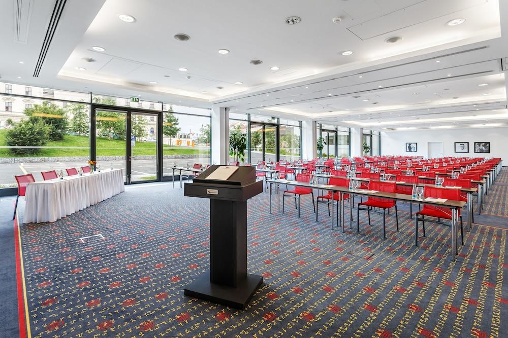 Hotel Vienna House Easy By Wyndham 4*
